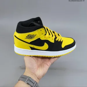 NIKE AIR JORDAN 1 MID Sneakers