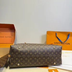 LV Carryall Large Tote Handbags